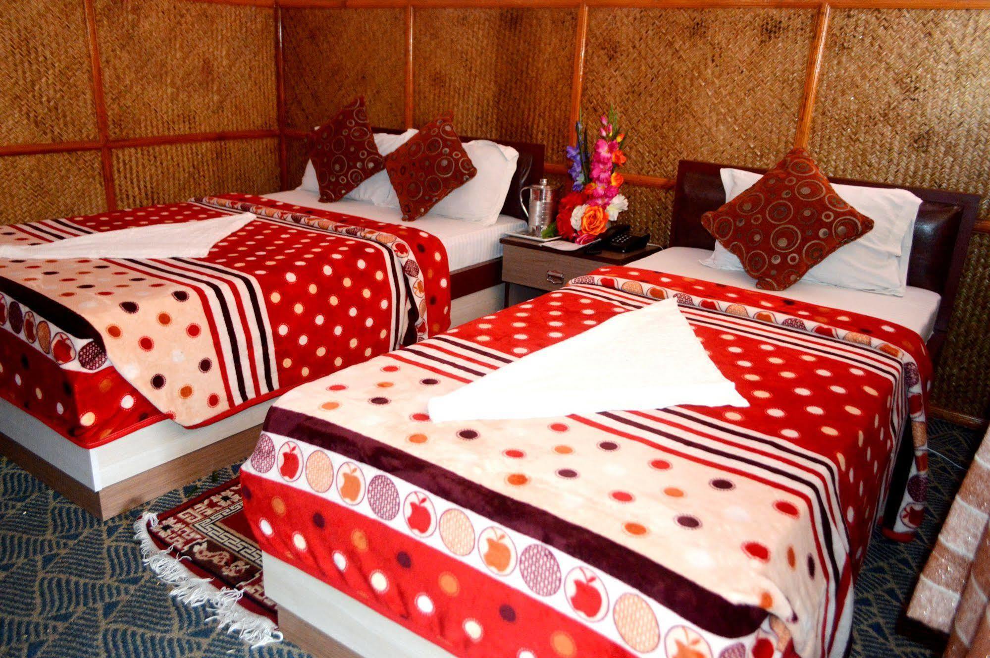 Pokhara Deep Sagar Hotel エクステリア 写真